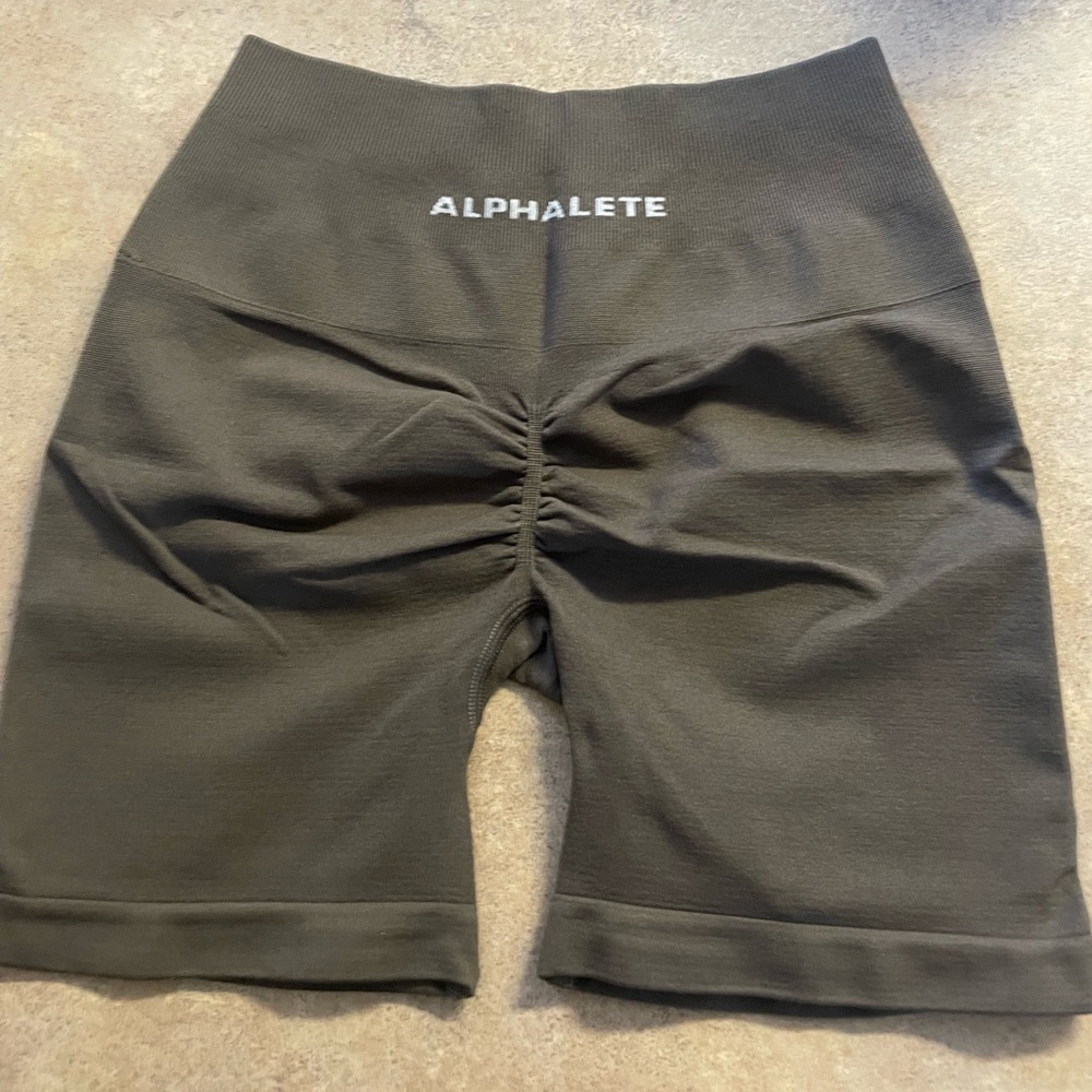 Alphalete Amplify short 4.5 - Mocha XS